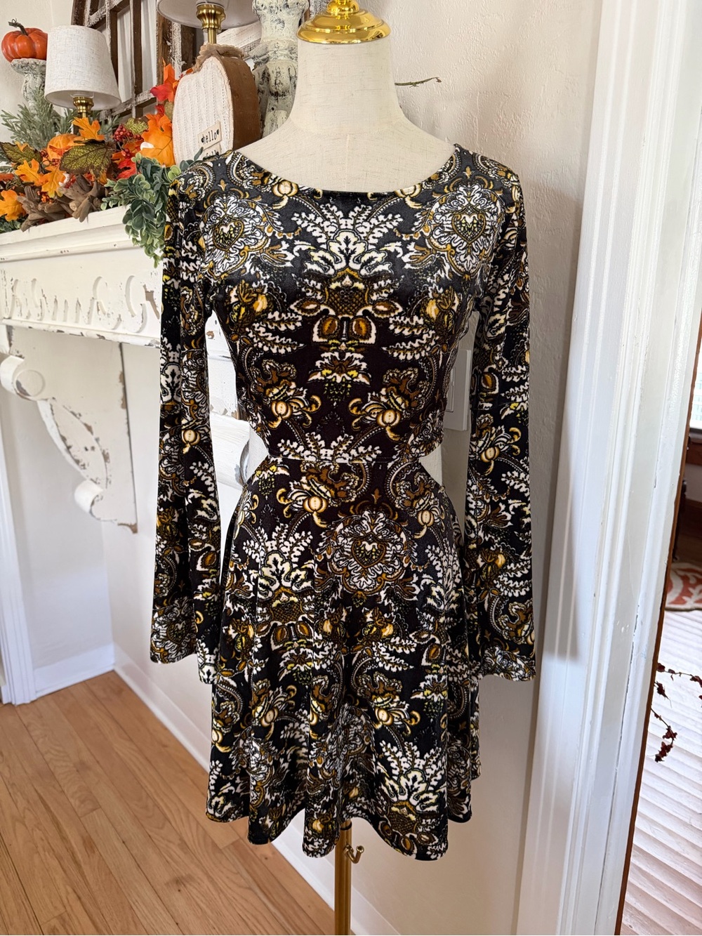 Volcom Black Floral-Pattern Long-Sleeve Fit & Flare Velour Dress